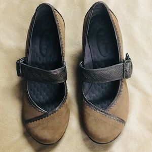 CLARKS PRIVO MARYJANE SHOES size 5 1/2